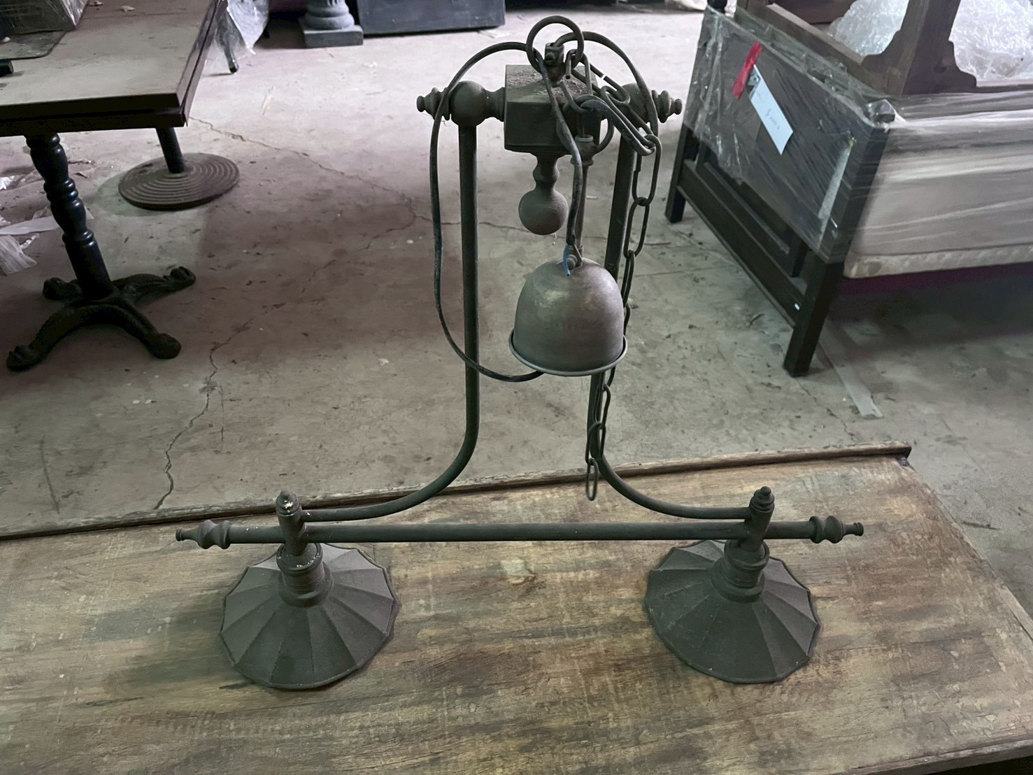 Antique ceiling light – European style, late 19th Century to early 20th Century 歐洲風古董吊燈 - 19世紀末～20世紀初